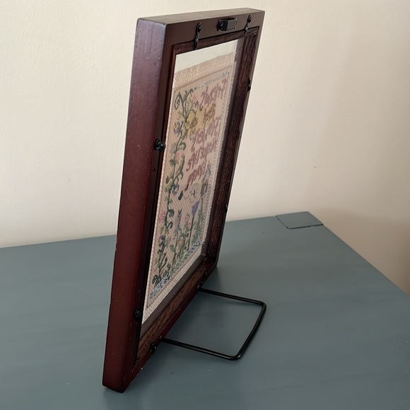 Cross-stitch in floating frame - Picture 3 of 8